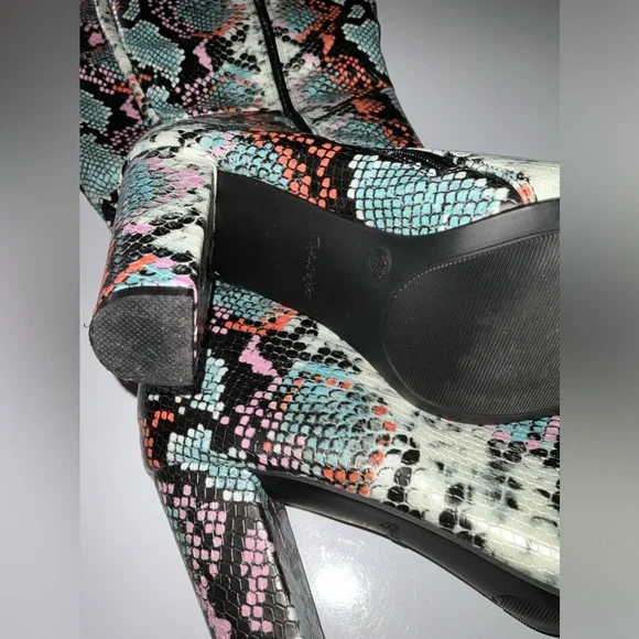 Sophia Taylor, thigh-high chunky heel, multi colored, snake print boots - Picture 7 of 8